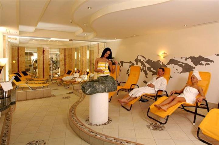 Hotel Kristall B&B Ischgl Dış mekan fotoğraf