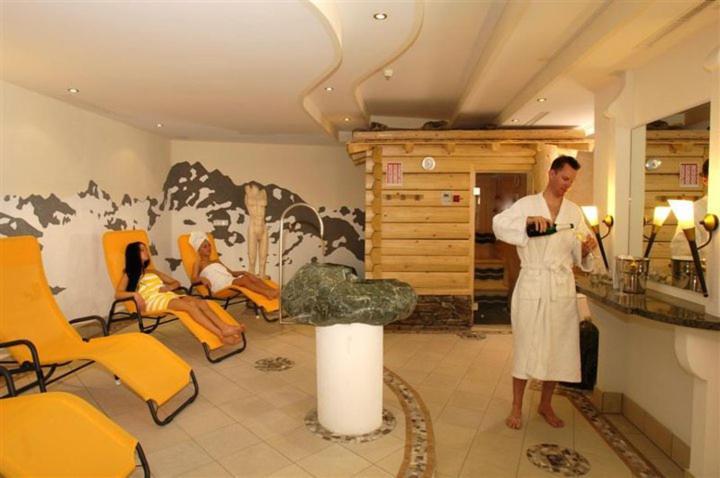 Hotel Kristall B&B Ischgl Dış mekan fotoğraf